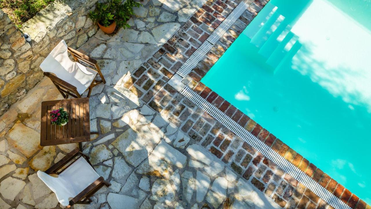 Mastrogiannis Dafne Villa *
