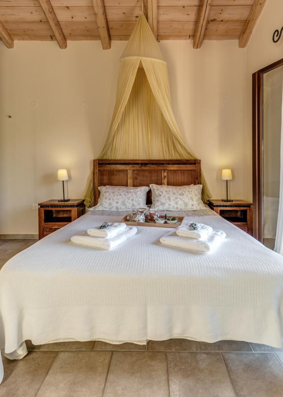 Mastrogiannis Dafne Villa *